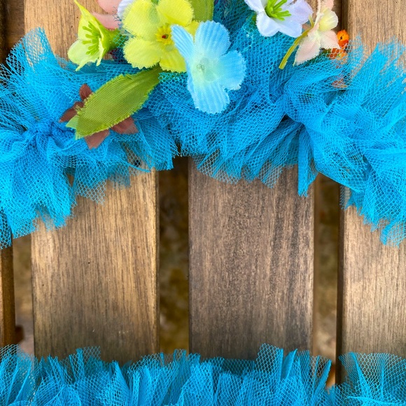 Cute VTG handmade Tulle Hanger - Picture 2 of 3